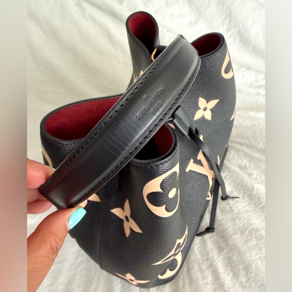 👑✅PRICE FIRM✅AUTHENTIC Louis Vuitton Bicolor Giant Neonoe MM - Picture 3 of 16